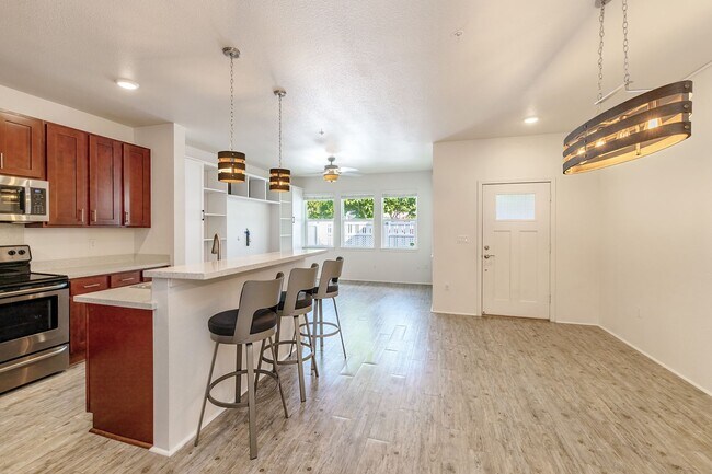 Foto del edificio - Stunning 3-bedroom and 2.5 Bath - Located ...