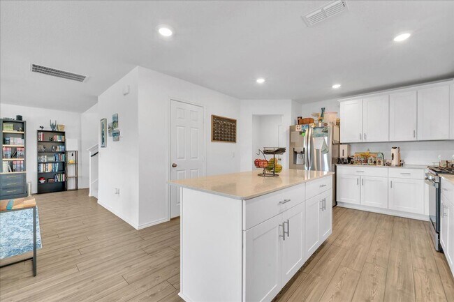 Foto del edificio - 14152 Calderwood St