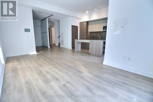 Photo du bâtiment - 21-T21 Park St E