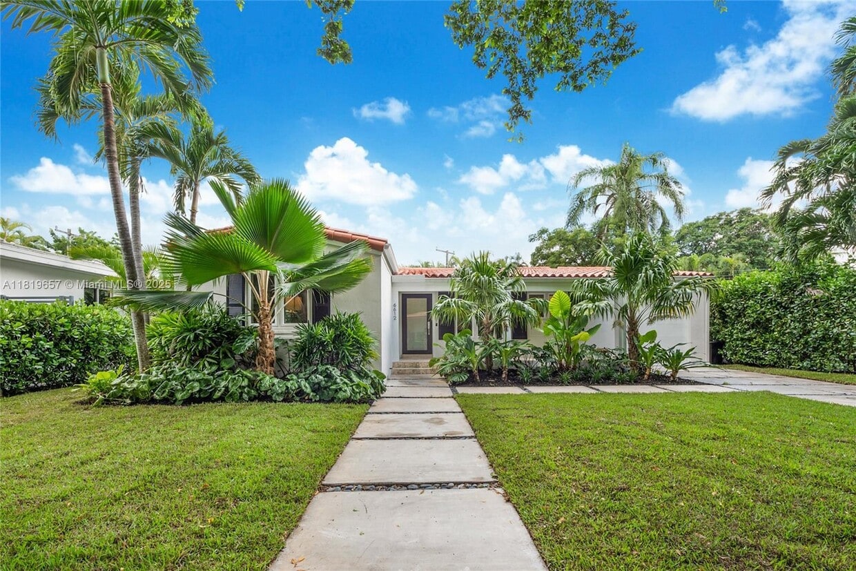 Foto principal - 6612 San Vicente St