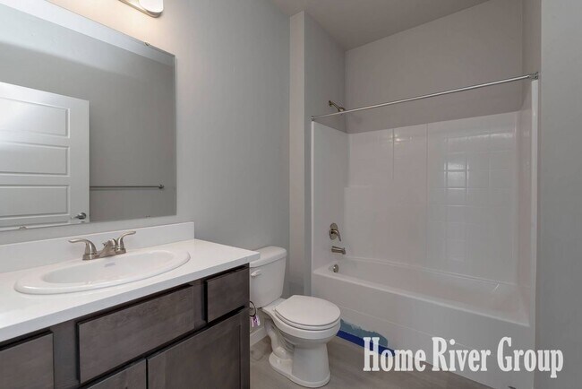 Building Photo - Brand New 3 Bed 2 Bath Duplex!