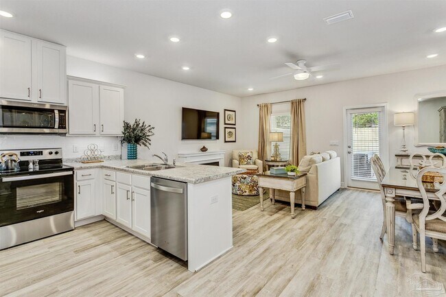 Foto del edificio - 6315 Grove Park Dr