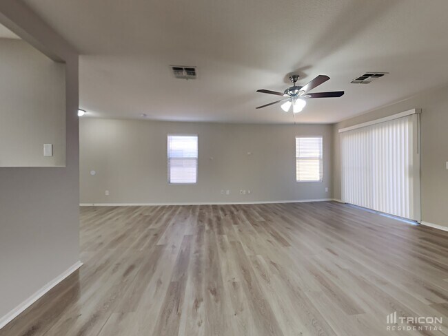 Foto del edificio - 12792 N B St