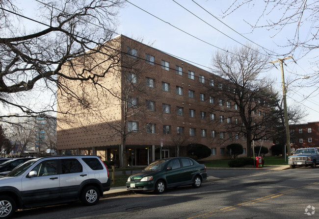 Primary Photo - 4020 Washington Blvd