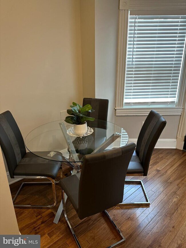 Building Photo - 1815 Park Ave