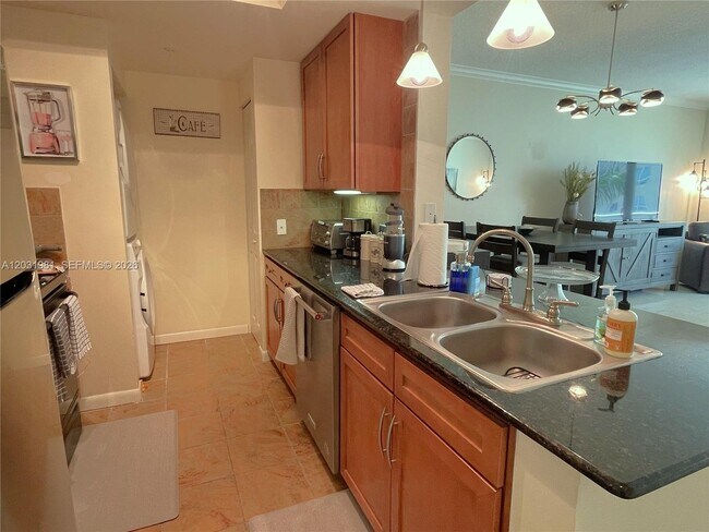 Foto del edificio - 2000 N Bayshore Dr
