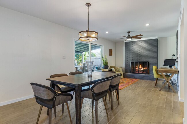 Foto del edificio - Cute 3 Bedroom 2 Bath In Phoenix!