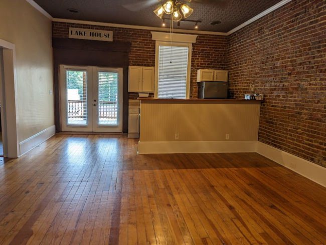 Building Photo - 307 Virginia Ave
