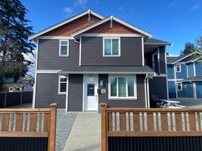 Building Photo - 340 Harewood Rd