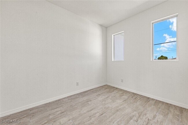 Foto del edificio - 2104 Embers Pkwy W