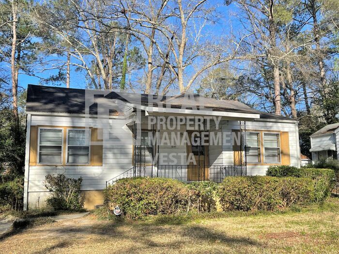 Spacious Three Bedroom House off of Napier... House for Rent in Macon
