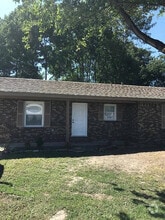 Building Photo - 1617 W Washington Ave