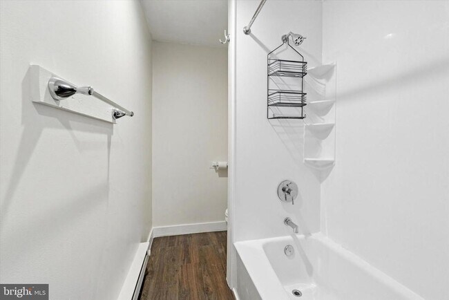 Foto del edificio - 632 E Girard Ave