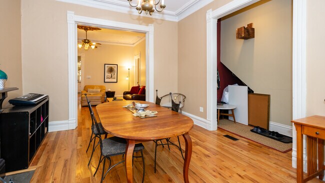 Foto del edificio - 1251 N Hoyne Ave