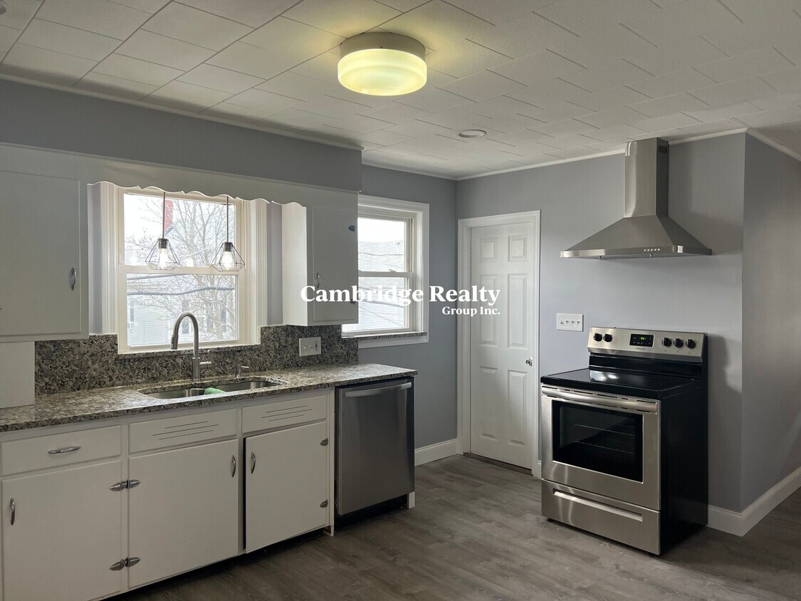 39 Albion St Unit 2, Medford, MA 02155 39 Albion St Medford, MA