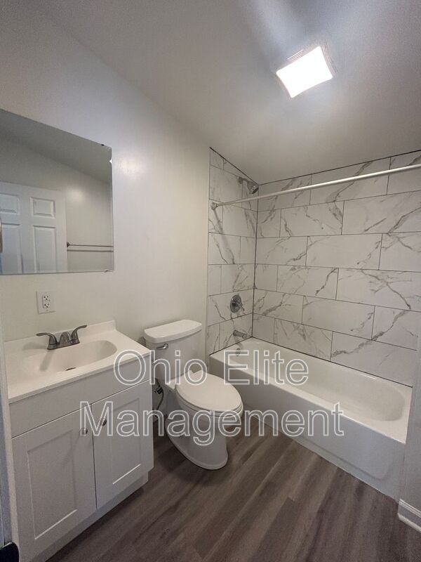 Foto del edificio - 123 Hayden Ave