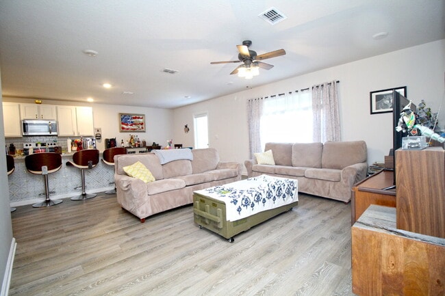 Foto del edificio - Modern 5BR/3BA Home in Birch Run with Solar Panels, Open Concept Design & Bonus Living Space