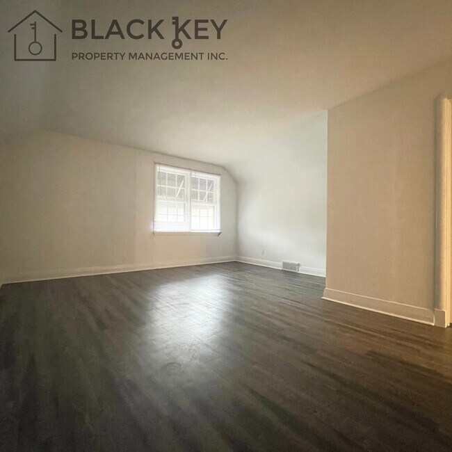 Photo du bâtiment - 564 Queens Ave