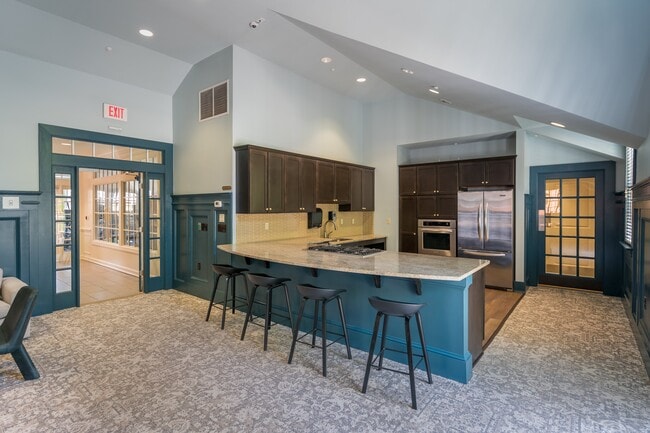 Building Photo - Malvern Manor Apartments