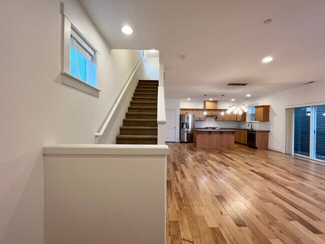 Foto del edificio - Beautiful 4 Bed, 2.5 Bath Home with Two Car Garage!