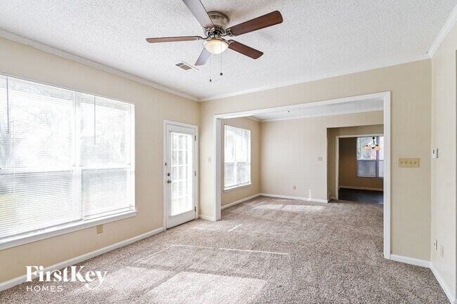 Foto del edificio - 8141 Walnut Valley Cove