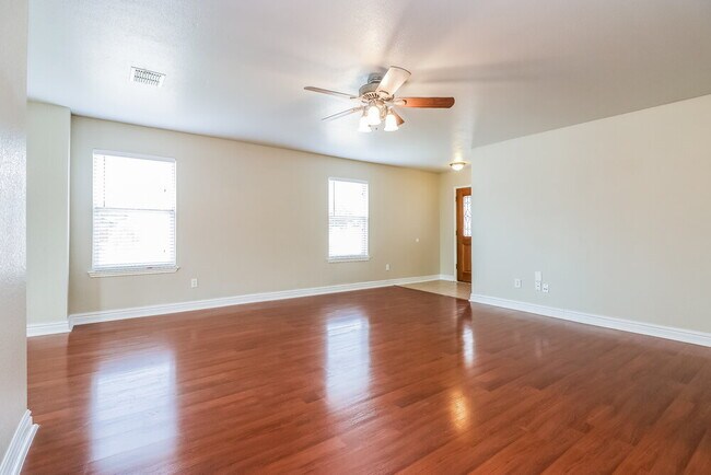 Building Photo - 4917 Palm Ridge Dr