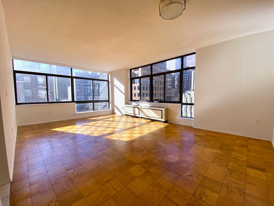 Living Room / Flex - 303 E 43rd St