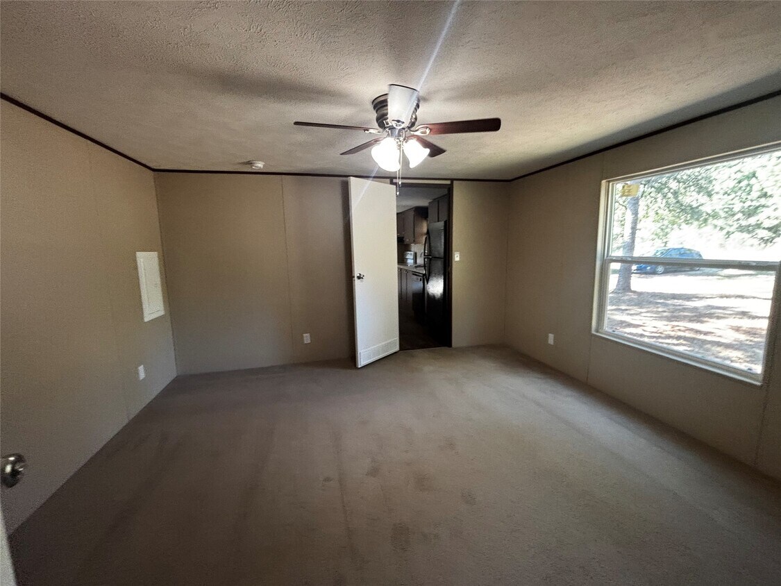 Building Photo - 10 S Walnut Lake Dr
