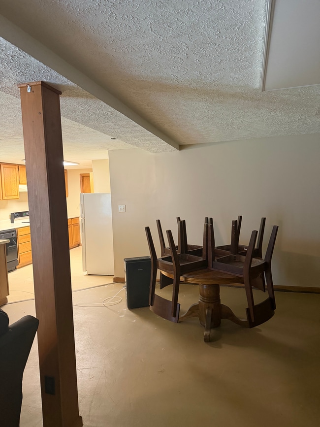 Building Photo - 421 Oak Grove Rd