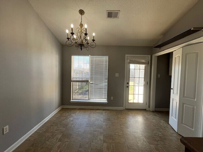 Foto del edificio - Renovated 3 Bedroom 2 Bath Home for Rent!!