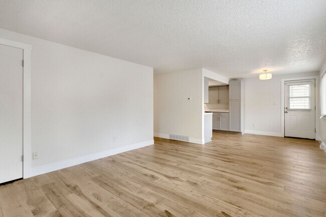 Building Photo - Updated 2-Bedroom Property with Central AC...