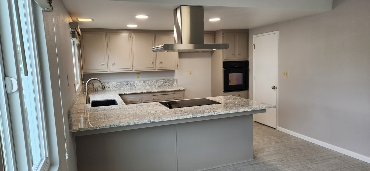 Kitchen - 1100 Opal St