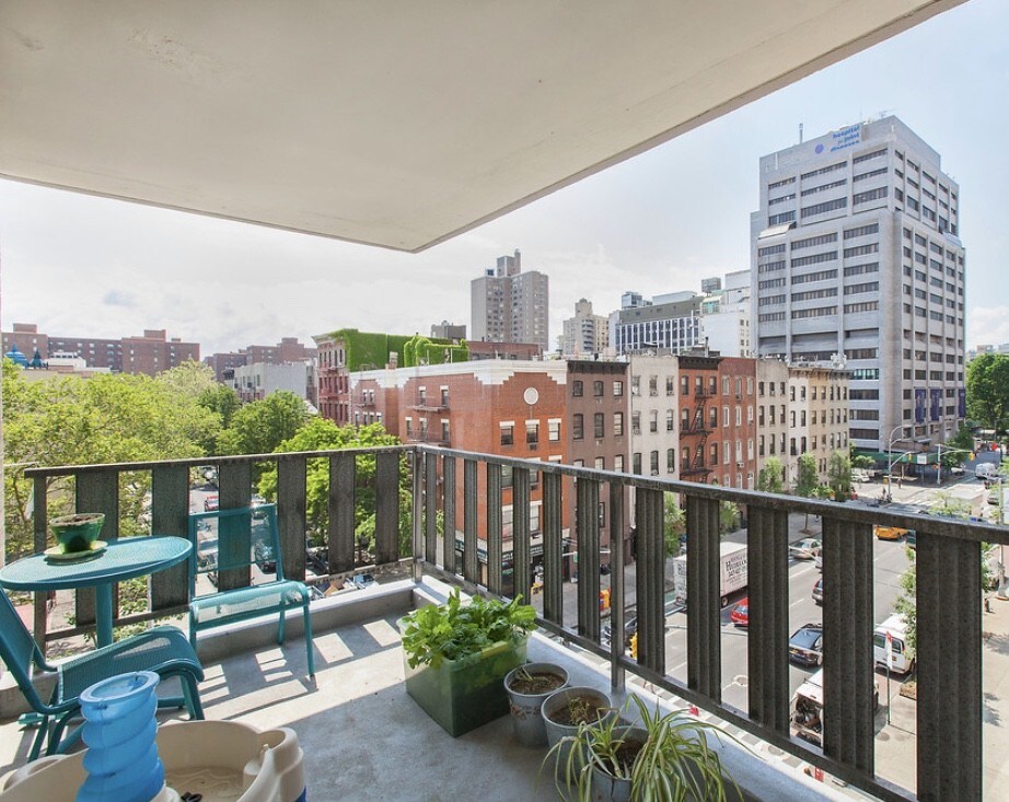Foto principal - 246 E 20th St