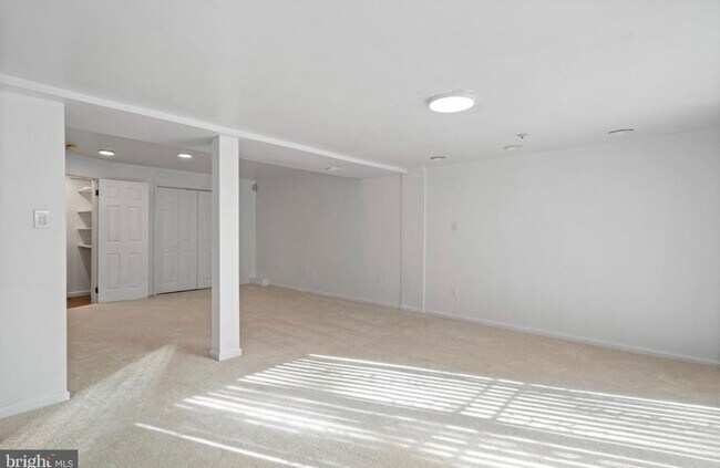 Foto del edificio - 1337 Upcot Ct