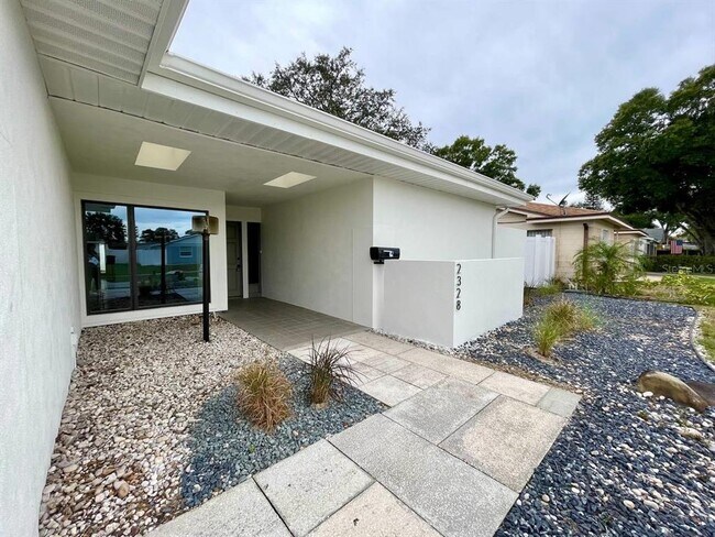 Building Photo - 2328 Fern Pl