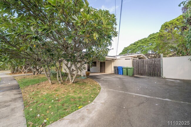 Foto del edificio - 3br plus Upgraded Bonus Room in Kailua, $5795 includes utilities, Move-In Ready! Schedule an Appt...