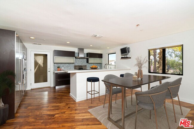 Foto del edificio - 6441 Bryn Mawr Dr