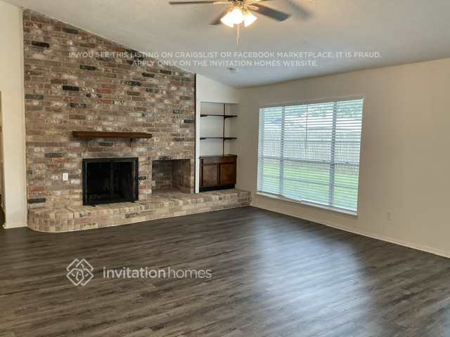 Building Photo - 10311 Towneview Dr
