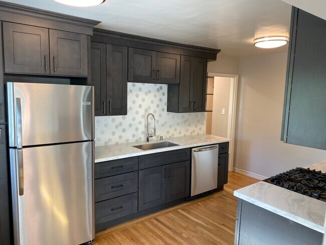 Building Photo - 383 Adams St