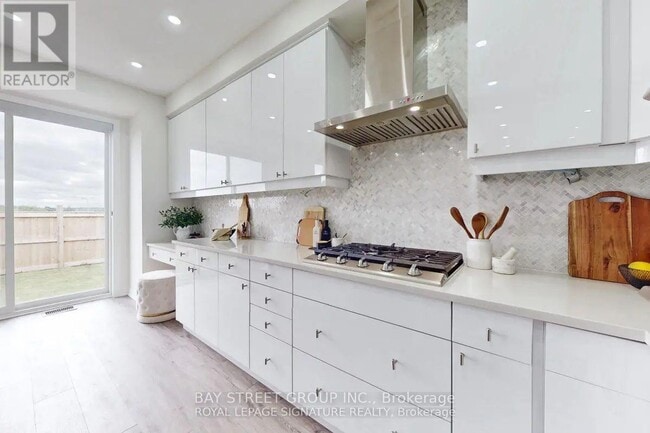 Building Photo - 49 Broden Cres