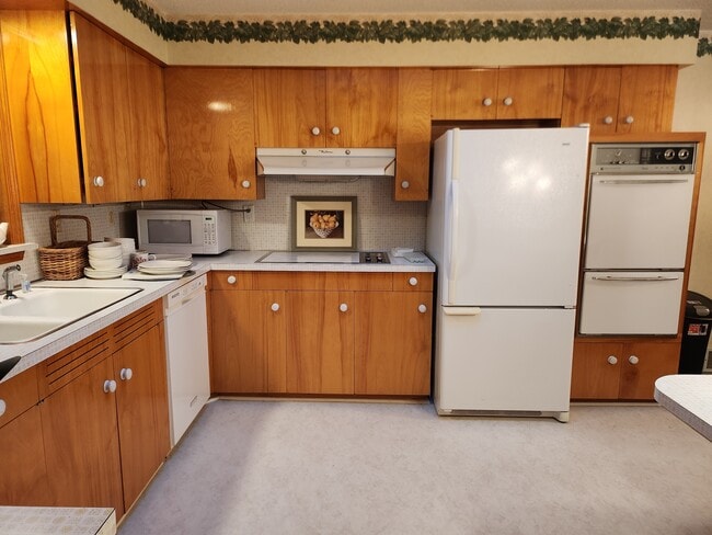 Foto del edificio - 7675 N Hix Rd