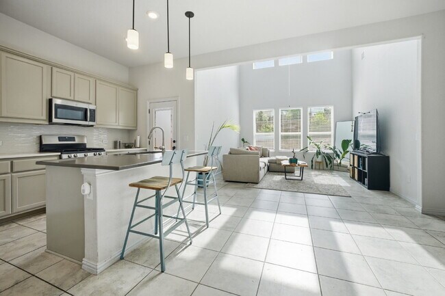 Foto del edificio - Lightly Furnished 3BR + Office Home in Austin | 2.5 BA, 2,429 Sq Ft