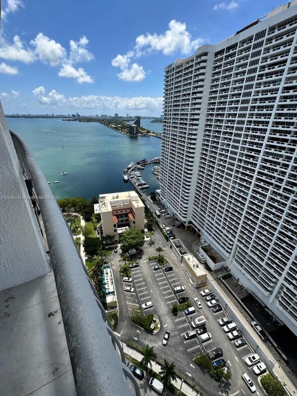 Building Photo - 1750 N Bayshore Dr