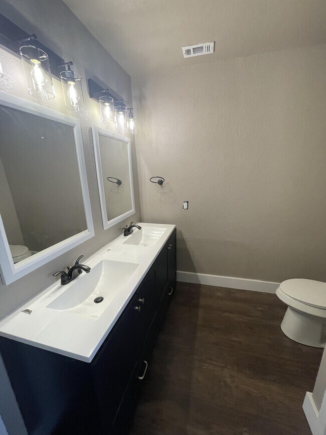 Foto del edificio - 203 W Purdom