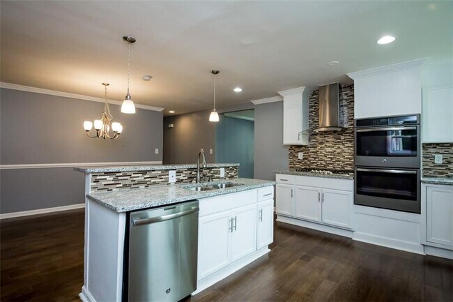 Building Photo - Updated Remodeled Brick Ranch with Full Fi...