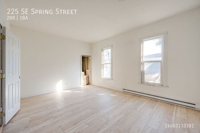 Foto del edificio - 225 SE Spring St