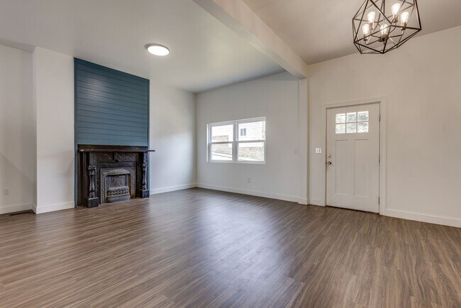 Foto del edificio - Available August - ABSOLUTELY STUNNING 4 BEDROOM / 3 BATHROOM BEAUTY IN ALLENTOWN! WITH CENTRAL A...