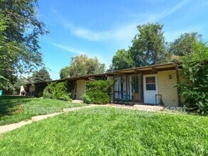 Building Photo - 608 Parker St