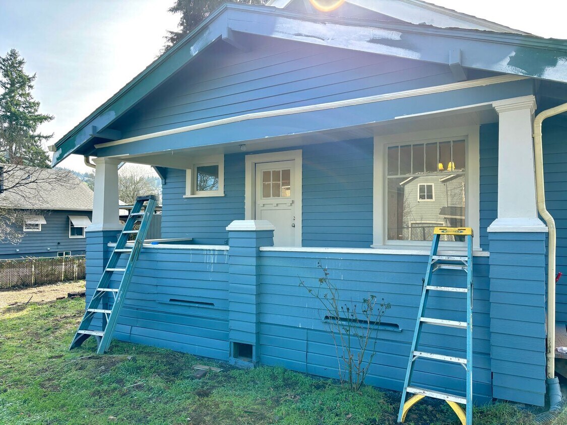 Charming Home in the Conveniently Located Southgate Neighborhood, Character-Rich Trims and Fully ... - Charming Home in the Conveniently Located Southgate Neighborhood, Character-Rich Trims and Fully ...