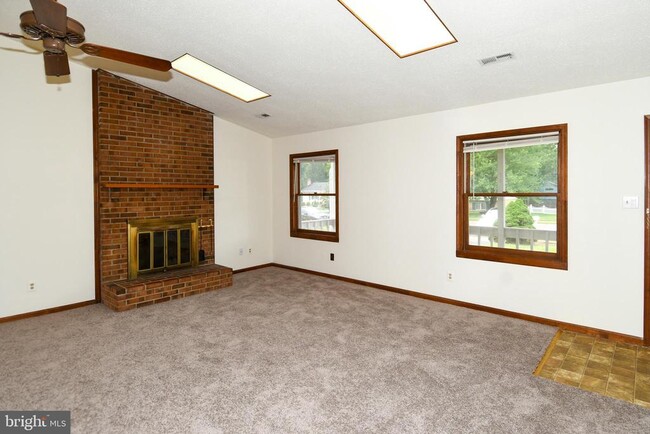 Building Photo - 10115 Erin Ct